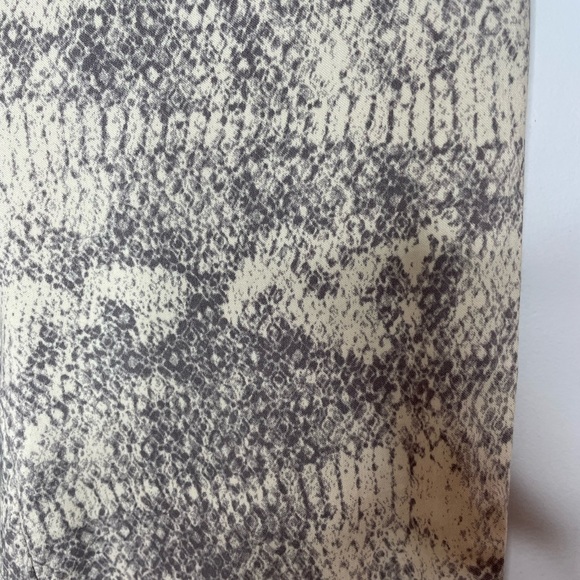 Lisette L Montreal Slim Ankle Pants Stretch Pull On Size 6 Ivory & Gray - Picture 3 of 11